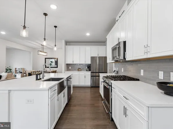 619 America Dr, Horsham, PA 19044