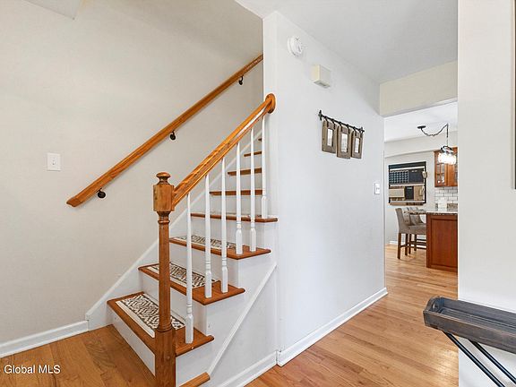 4th image of 19 Carriage Way