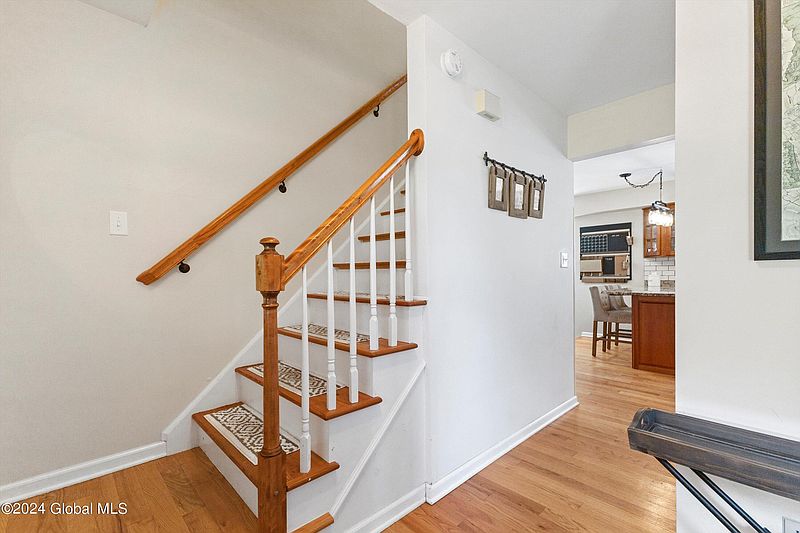 4th image of 19 Carriage Way