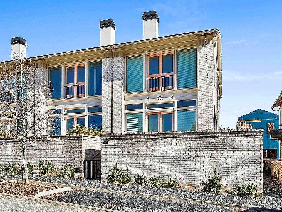 1st image of 560 Heatherden Ave