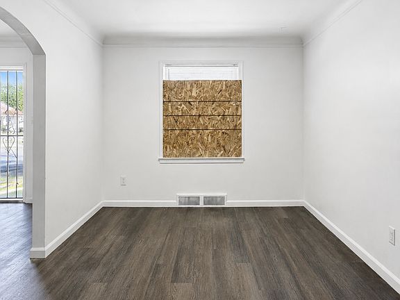 5th image of 10584 Somerset Ave