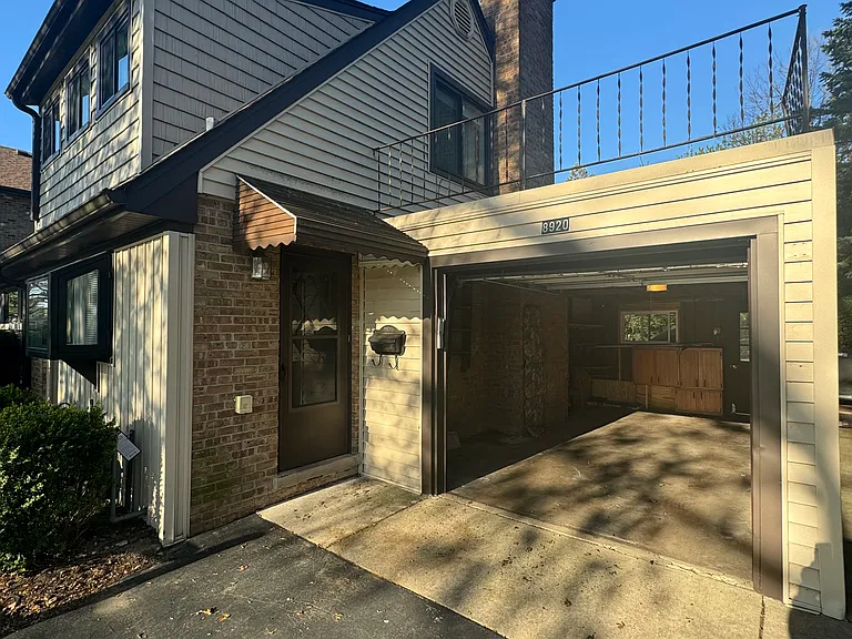 8920 Mason Ave — Photo 3