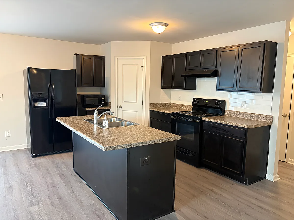 Building Photo - 304 Range Cir