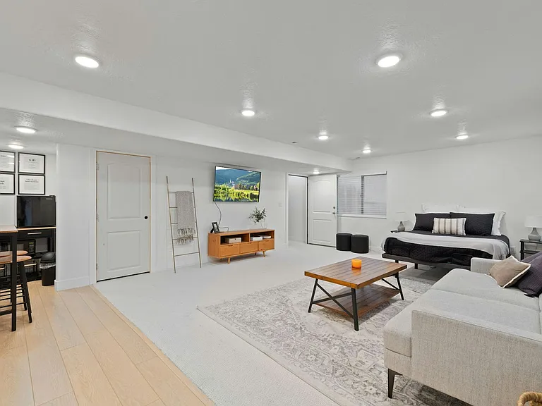 2657 N Elm Dr — Photo 35
