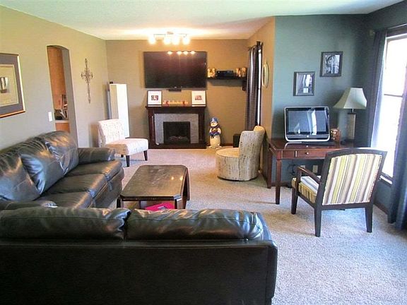 3rd image of 1506 Cottonwood Dr