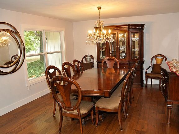 3rd image of 421 Winding Creek Pl