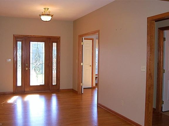 4th image of 3903 Deer Lake Dr