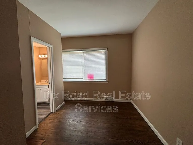 405 Moore St — Photo 9