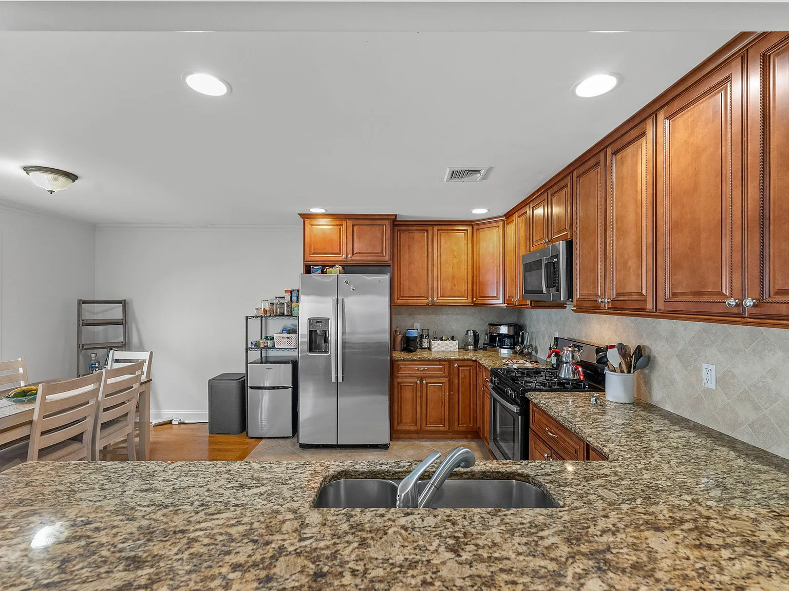 2 bed, 1.5 bath, $2,600 — Photo 2