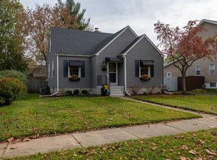 8321 Walnut Dr, Munster, IN 46321