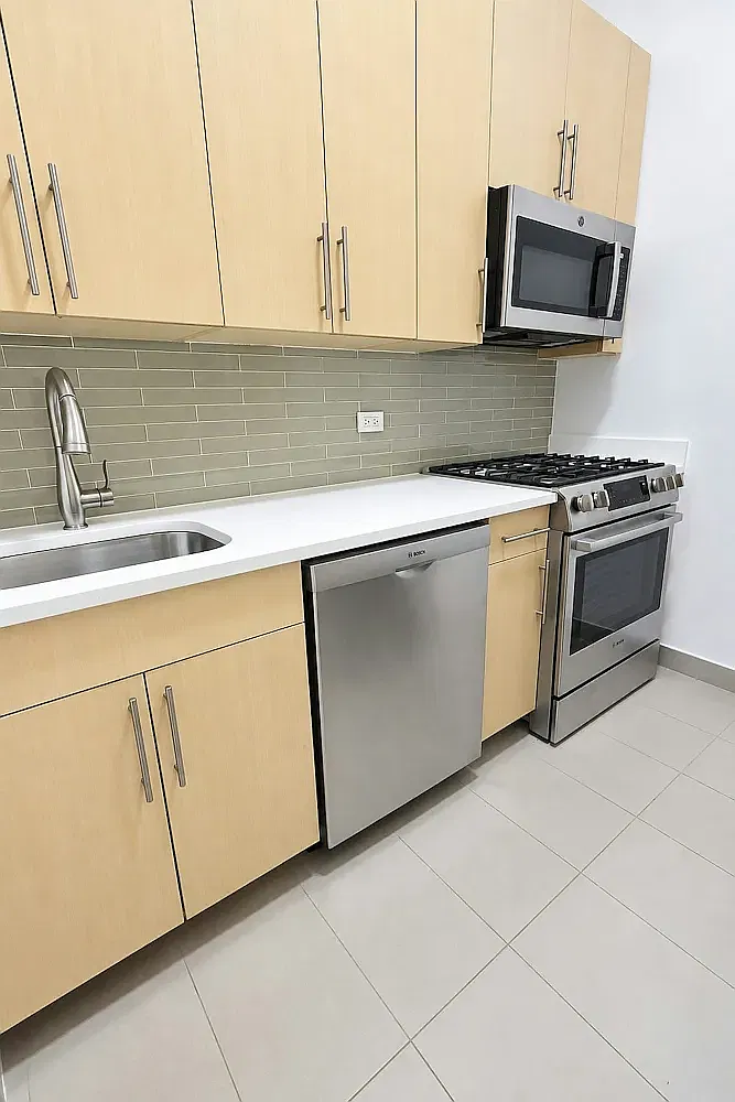 110 Horatio Street — Photo 2