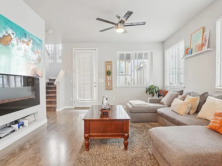 674 E Hinsdale Ave — Photo 15