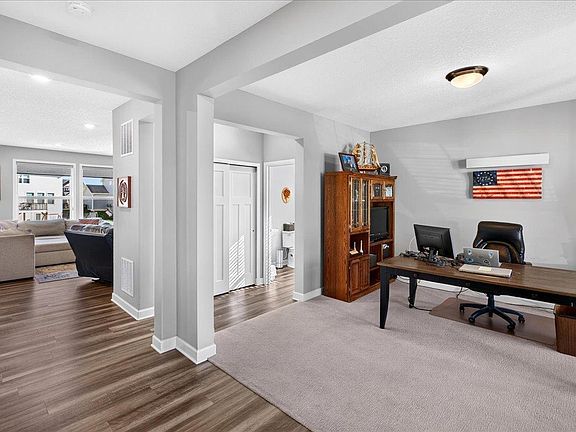4th image of 2105 Itasca Cir