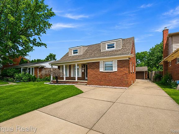 4th image of 18317 Spring Ct S
