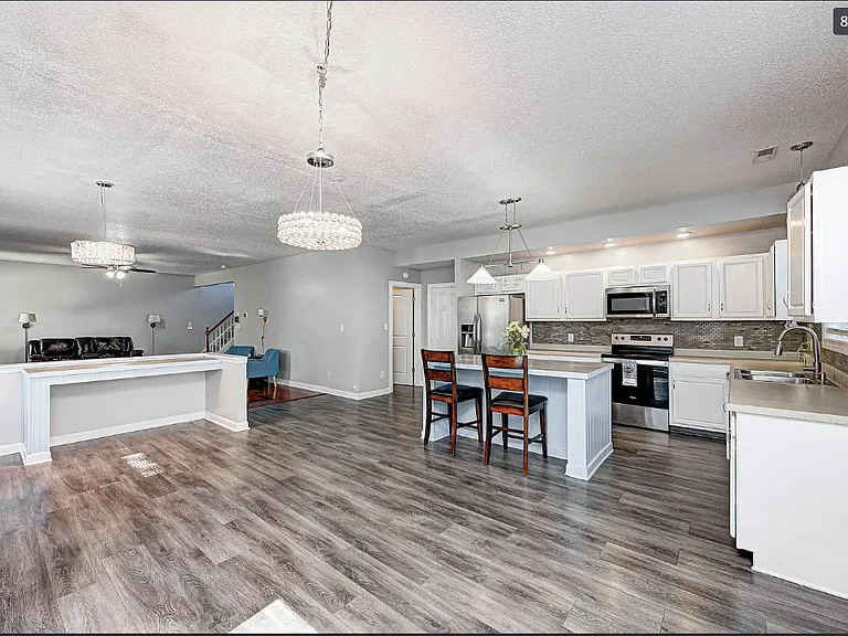 7129 Dublin Ln — Photo 2