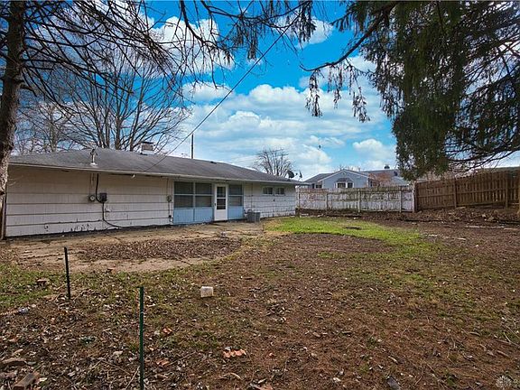 5th image of 471 Defoe Dr