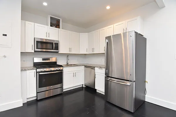 Rented by Bohemia Realty Group | media 10