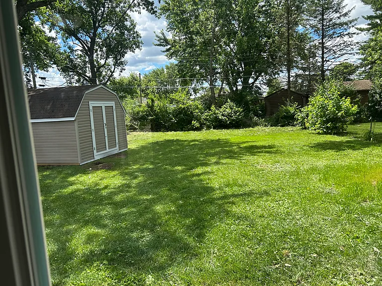 172 Erie Ave — Photo 2