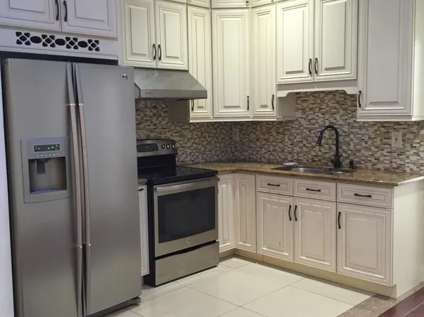 1017 Arch St #3C, Philadelphia, PA 19107