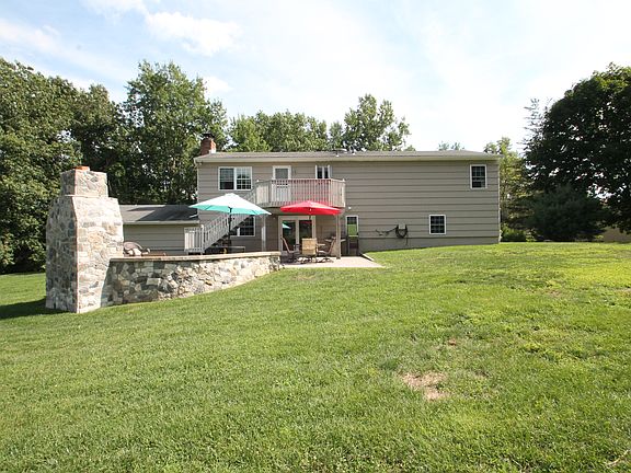 5th image of 30 Village Dr