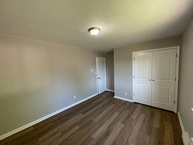 SH290-Graham Street Apartments — Photo 10