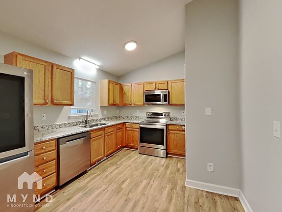 5th image of 366 Lockwood Dr