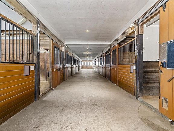 3rd image of 121 Brewer Rd