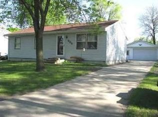 906 Calhoun St, Waterloo, IA 50707