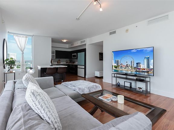2nd image of 90 SW 3rd St APT 2113