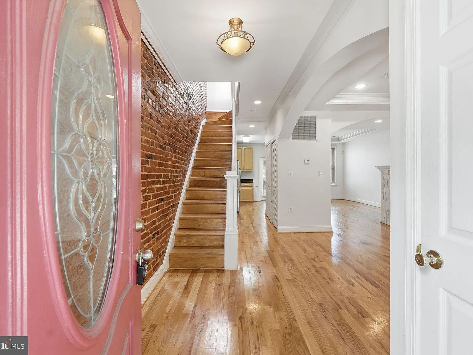 3 bed, 2.5 bath, 1360 sqft, $3,825 — Photo 4