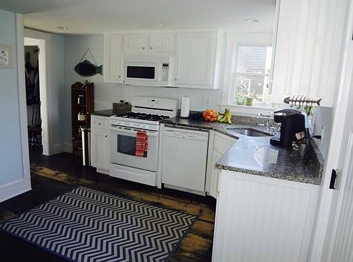 3rd image of 10 Hutchins Ct