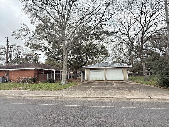 3rd image of 4100 Mockingbird Ln