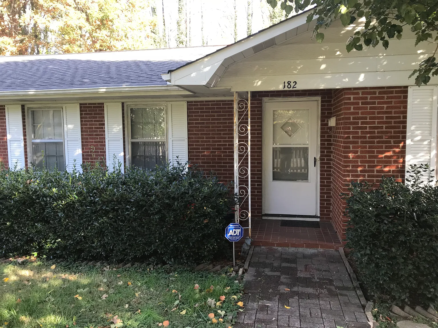 4 bed, 2500 sqft, $2,000 — Photo 1