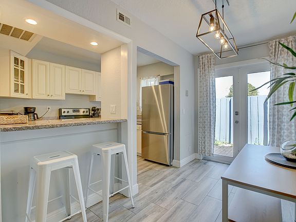 5th image of 2708 NE 14th Street Cswy APT 5