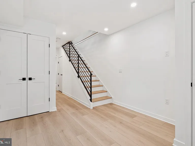 2209 Montrose St — Photo 37