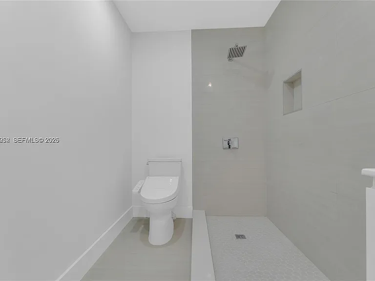 806 NE 4th St — Photo 20