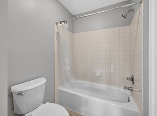 244 Coventry Ct, Bloomingdale, IL 60108