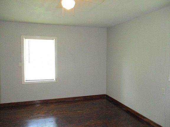 3rd image of 610 Jefferson Ave