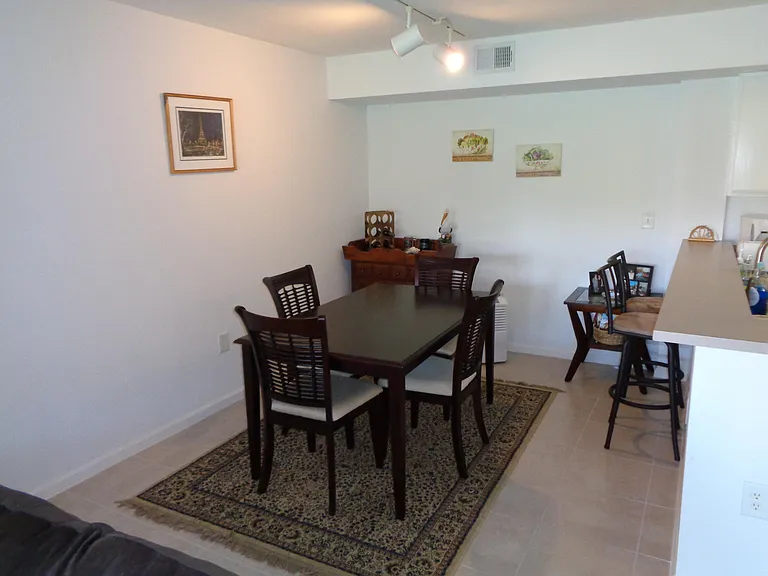 191 SW Palm Dr NW #102 — Photo 2