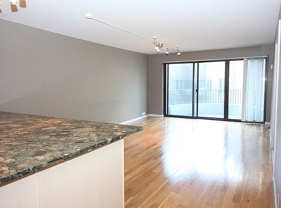 2nd image of 2020 N Lincoln Park West Ave #3E