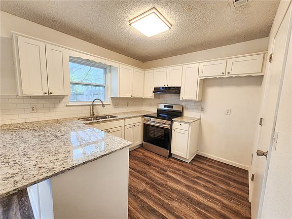 3rd image of 411 E Mimosa Pl