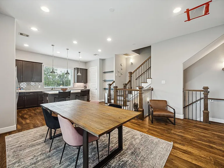 1412 Cleburne St — Photo 7