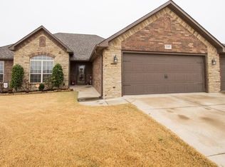 2100 Sandpiper Ave, Lowell, AR 72745