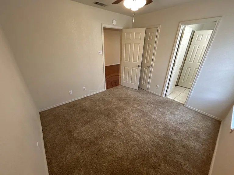 912 McDaniel Cir — Photo 17