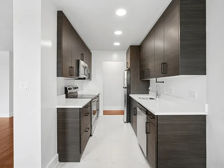 1540 Pelham Pkwy S #3D — Photo 2