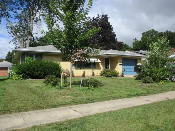 1468 S Carroll Ave, Freeport, IL 61032