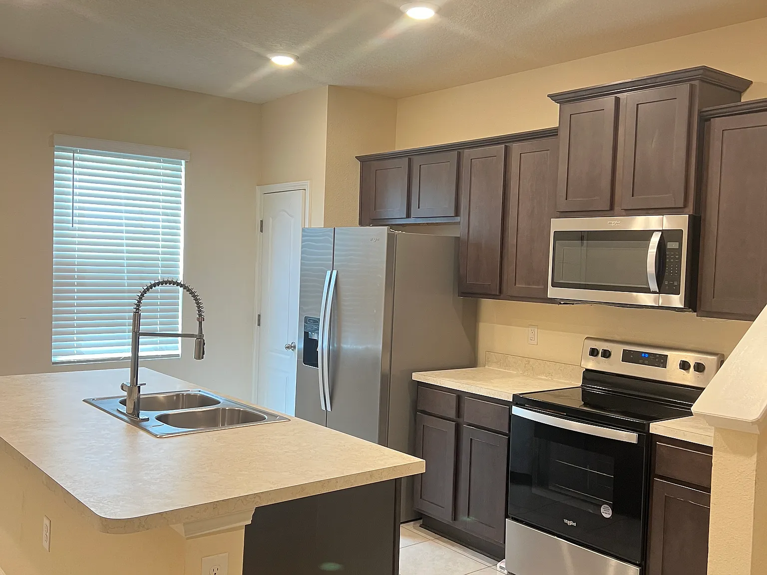 2 bed, 2.5 bath, 1109 sqft, $1,650 — Photo 3