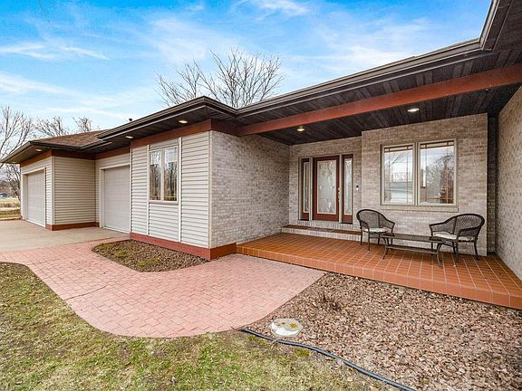 3rd image of 711 Lucas Lane