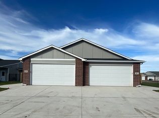 3816 S Bluelake Ct, Wichita, KS 67215