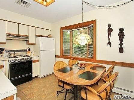 2nd image of 4 Dillon Dr